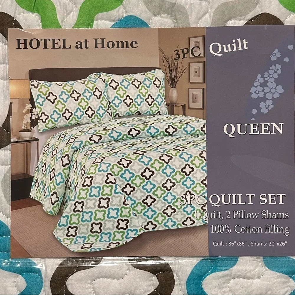 Hotel at home Queen 3pc Quilt set Multi Color stylish quatrefoil print